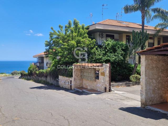 Appartamento in vendita di 100 m² in Via Principi Riggio, 8