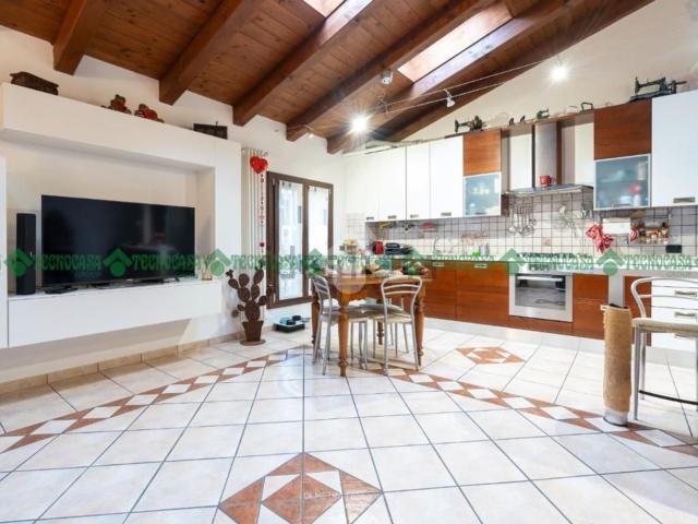Appartamento in vendita di 100 m² in Via Provinciale, 8