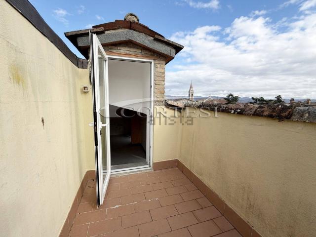 Appartamento in vendita di 100 m² in Via Roma, 2