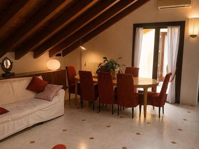 Appartamento in vendita di 100 m² in Via Roma, 39