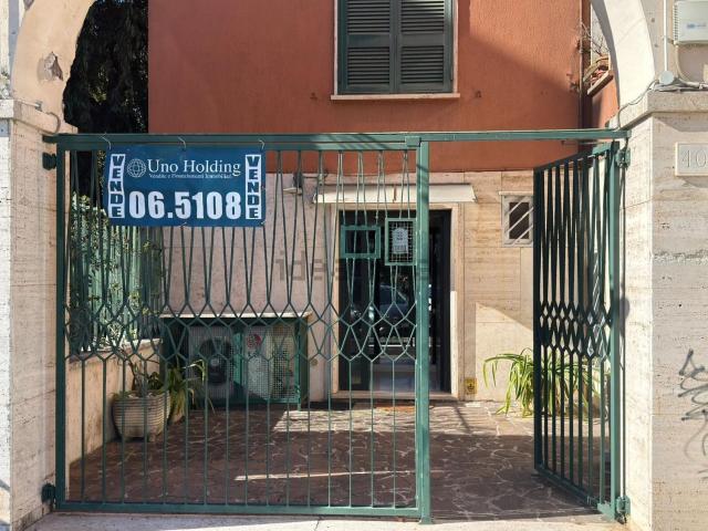 Appartamento in vendita di 100 m² in Via Rosa Raimondi Garibaldi, 40