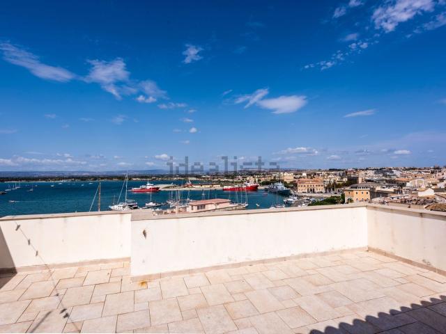 Appartamento in vendita di 100 m² in Via Ruggero Settimo