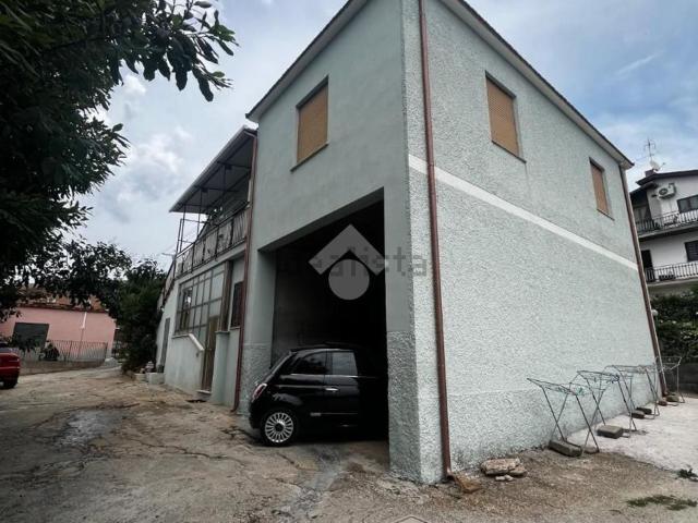 Appartamento in vendita di 100 m² in Via Tor Paluzzi, 135