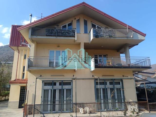 Appartamento in vendita di 100 m² in Via Taverna Campanile, 120