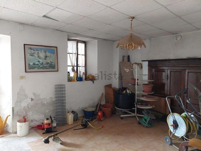 Appartamento in vendita di 100 m² in Via Tenente Luigi Olivari, 27