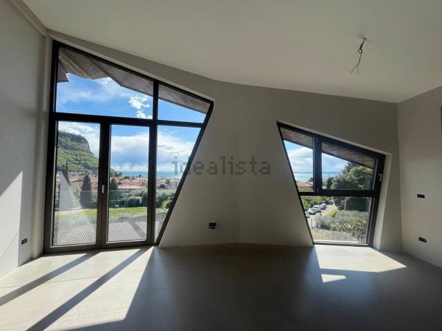 Appartamento in vendita di 100 m² in Via Tiziano, 5