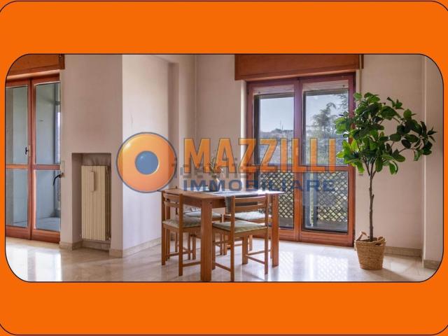 Appartamento in vendita di 100 m² in Via Tirreno