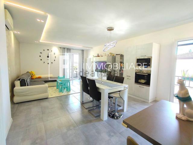 Appartamento in vendita di 100 m² in Via Triestina