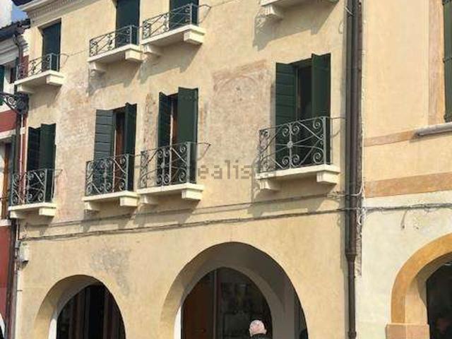 Appartamento in vendita di 100 m² in Via Ubaldo Bregolini, 29