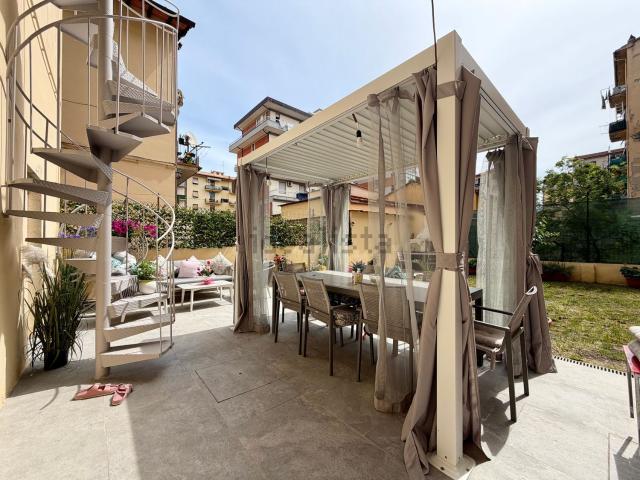 Appartamento in vendita di 100 m² in Via Uguccione della Faggiola, 31