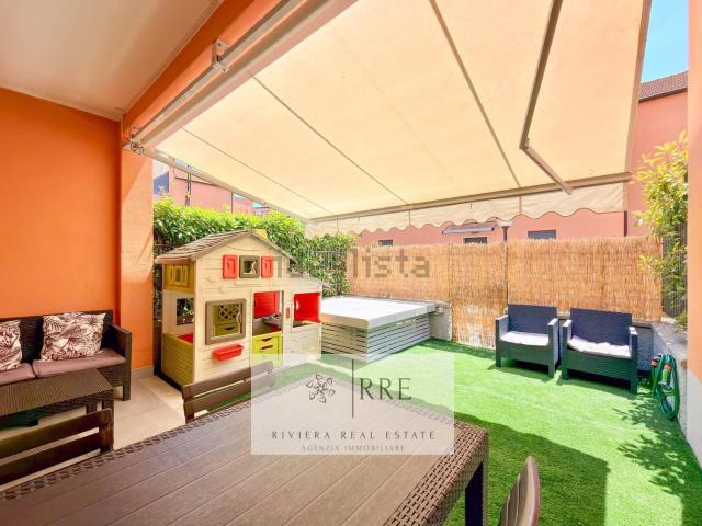 Appartamento in vendita di 100 m² in Via Ugo Foscolo