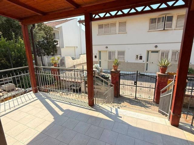 Appartamento in vendita di 100 m² in Via Ugo Foscolo