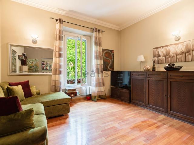 Appartamento in vendita di 100 m² in Via Valtellina, 4
