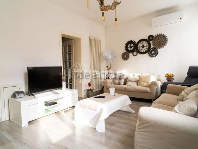 Appartamento in vendita di 100 m² in Via Vincenzo Franceschini