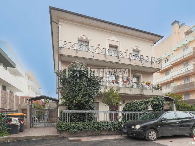 Appartamento in vendita di 100 m² in Viale Tassoni