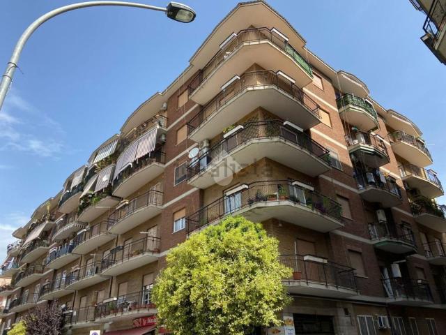 Appartamento in vendita di 100 m² in Viale Abramo Lincoln, 77