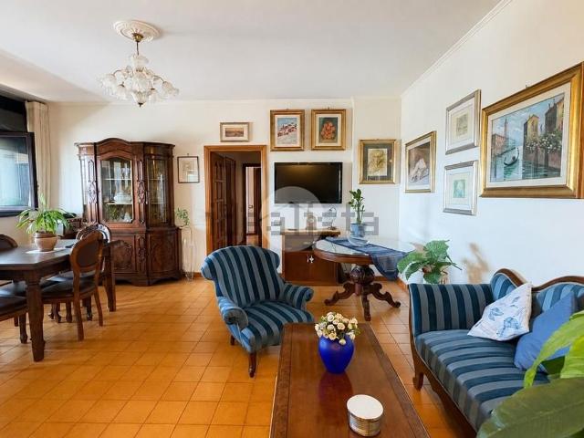 Appartamento in vendita di 100 m² in Viale dei Caduti per la Resistenza, 33