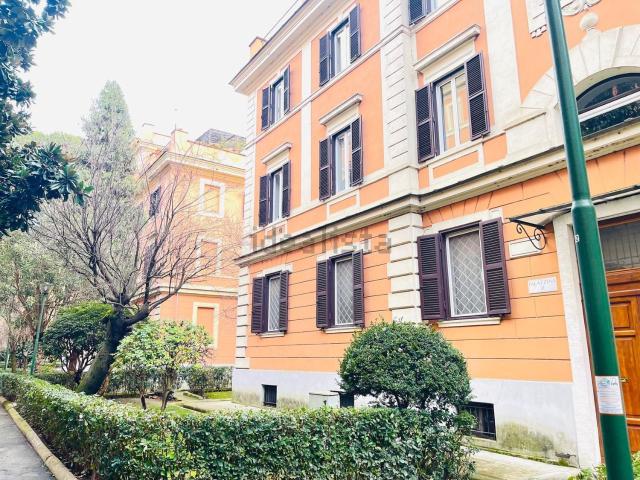 Appartamento in vendita di 100 m² in Viale del Vignola, 75