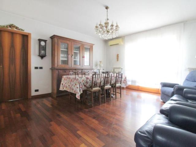 Appartamento in vendita di 100 m² in Viale Emilia, 4