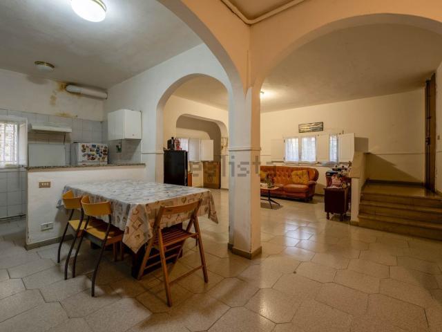 Appartamento in vendita di 100 m² in Viale Gaetano Moreali, 191