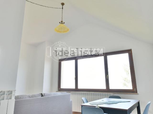 Appartamento in vendita di 100 m² in Viale Martiri della Resistenza, 2