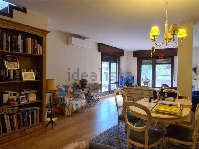 Appartamento in vendita di 100 m² in Viale Padre G. B. Aguggiari, 77