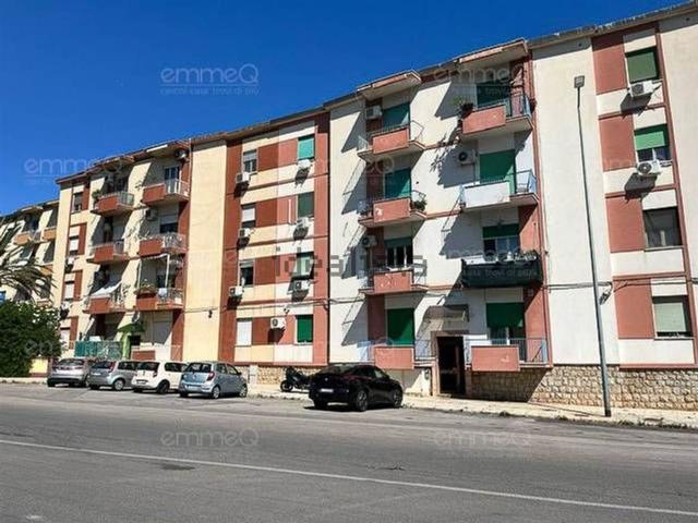 Appartamento in vendita di 100 m² in Viale Regione Siciliana Sud Est, 2894