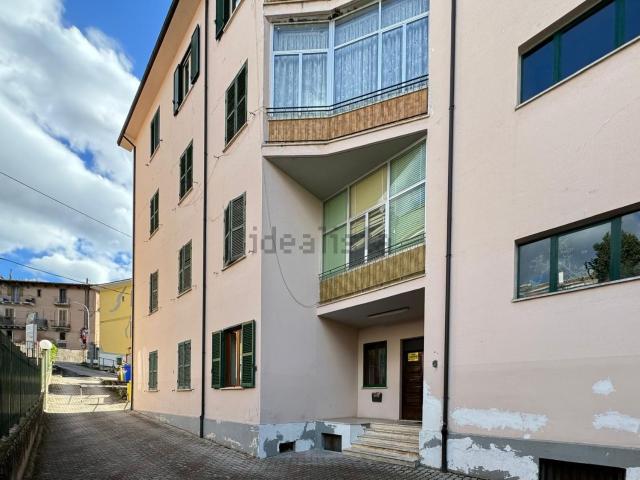 Appartamento in vendita di 100 m² in Circonvallazione Occidentale, 81