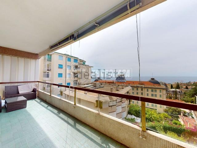Appartamento in vendita di 100 m² in Corso degli Inglesi, 368