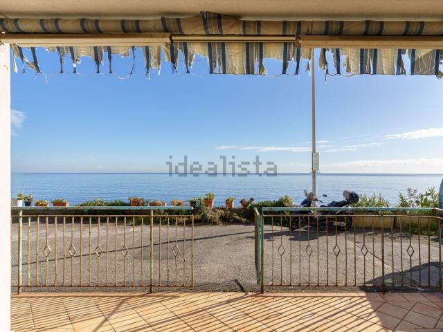 Appartamento in vendita di 100 m² in Lungomare Galatea, 105