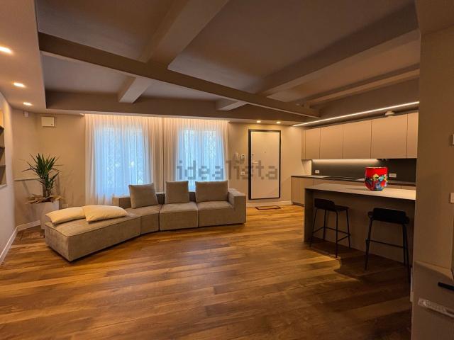 Appartamento in vendita di 101 m² in Via Carlo Bazzi, 49