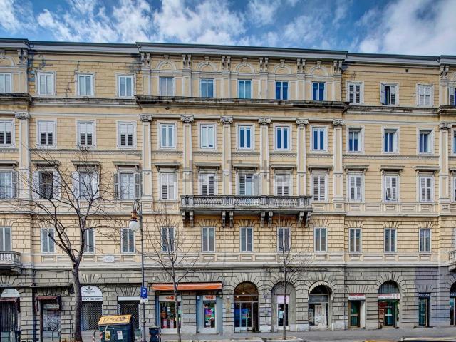 Appartamento in vendita di 101 m² in Via Cesare Battisti, 20