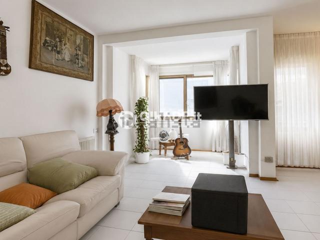 Appartamento in vendita di 101 m² in Via Andrea Vesalio, 4