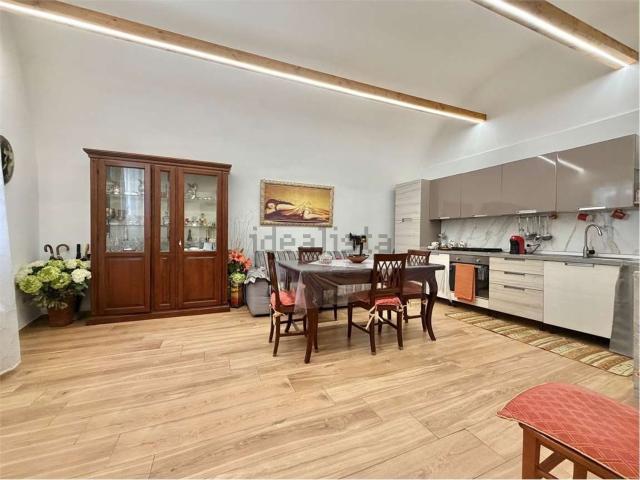 Appartamento in vendita di 101 m² in Via Abruzzi, 35