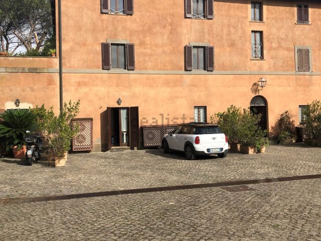 Appartamento in vendita di 101 m² in Via Appia Antica, 216
