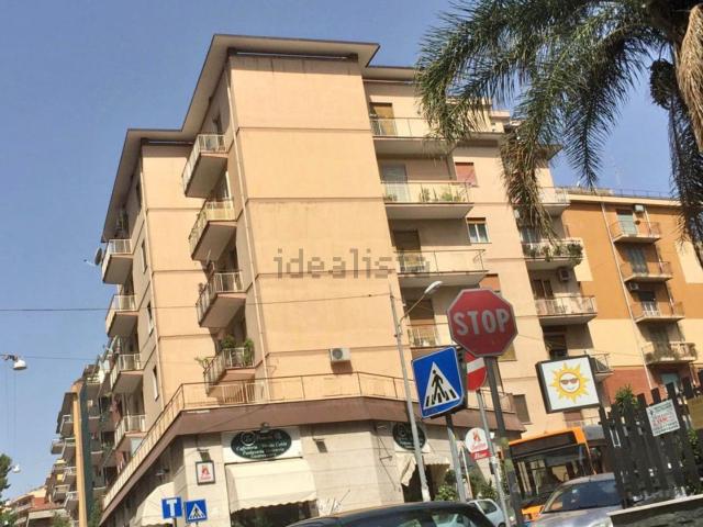 Appartamento in vendita di 101 m² in Via Ardizzone Gioeni