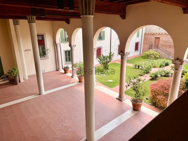 Appartamento in vendita di 101 m² in Via Brasavola