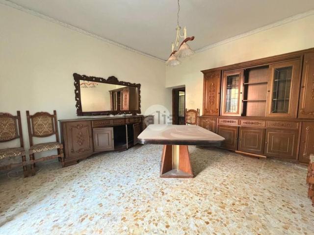 Appartamento in vendita di 101 m² in Via Giacomo Leopardi, 8