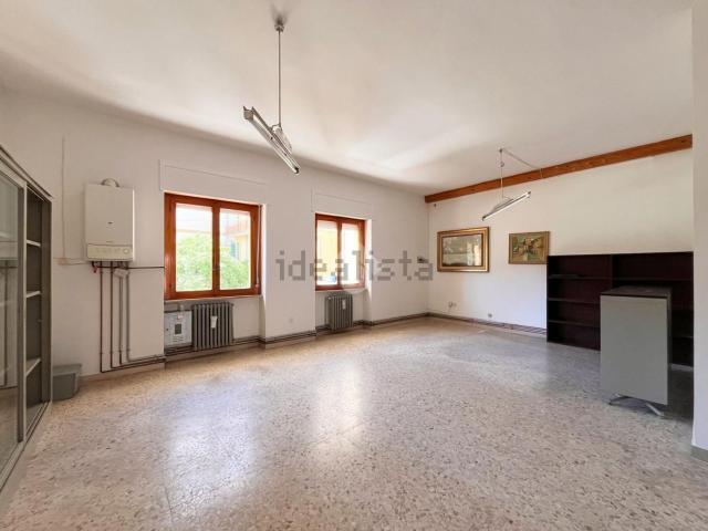 Appartamento in vendita di 101 m² in Via Giangiulio Adamo, 6