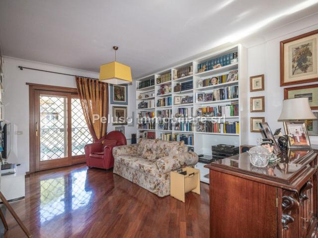 Appartamento in vendita di 101 m² in Via della Fotografia