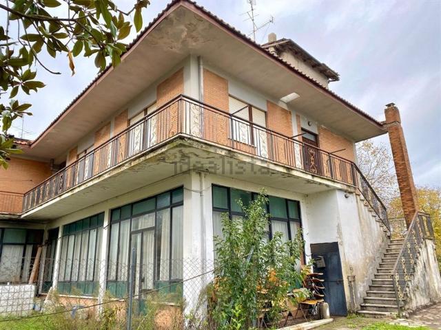 Appartamento in vendita di 101 m² in Via della Selce