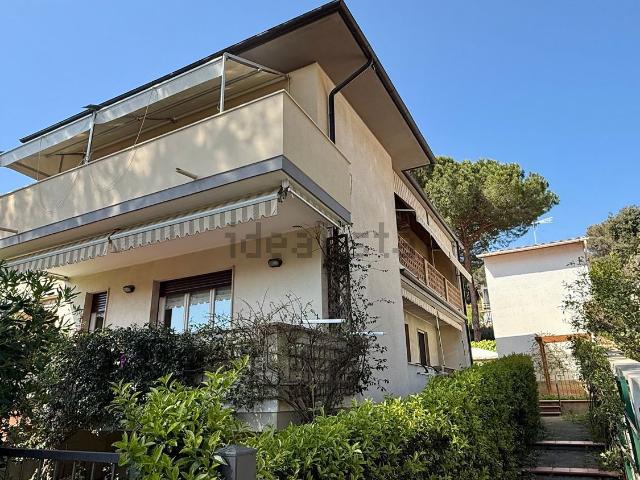 Appartamento in vendita di 101 m² in Via di Poggio Allegro, 3