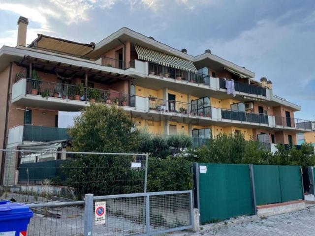 Appartamento in vendita di 101 m² in Via Esino