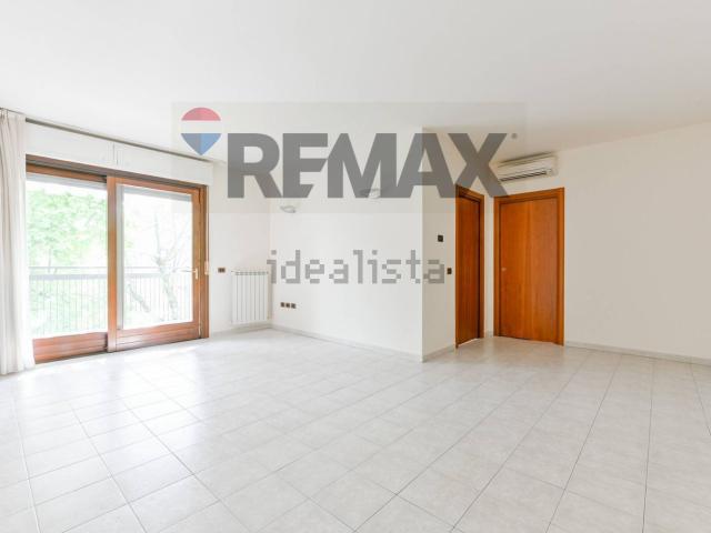 Appartamento in vendita di 101 m² in Via Europa, 250