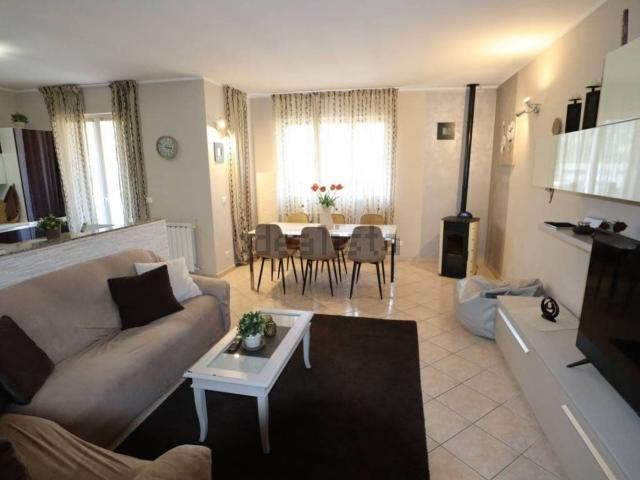 Appartamento in vendita di 101 m² in Via Molineri