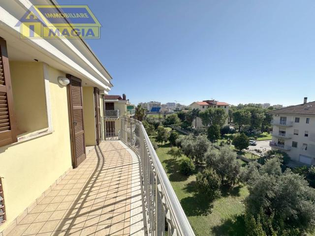 Appartamento in vendita di 101 m² in Via Monte Conero, 68