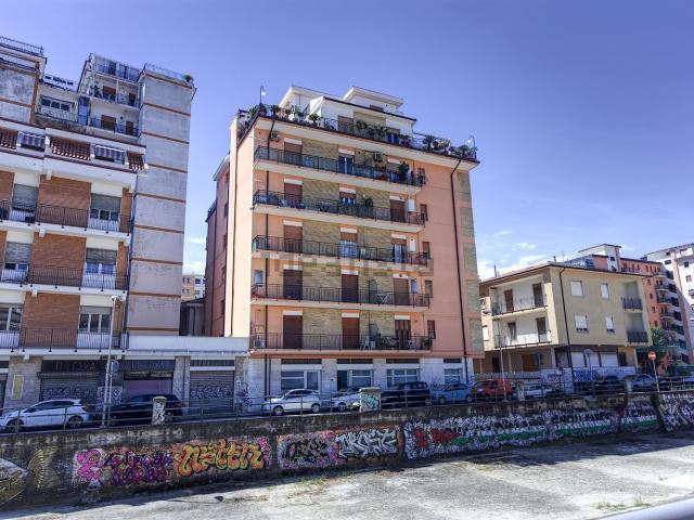 Appartamento in vendita di 101 m² in Via Montello, 58