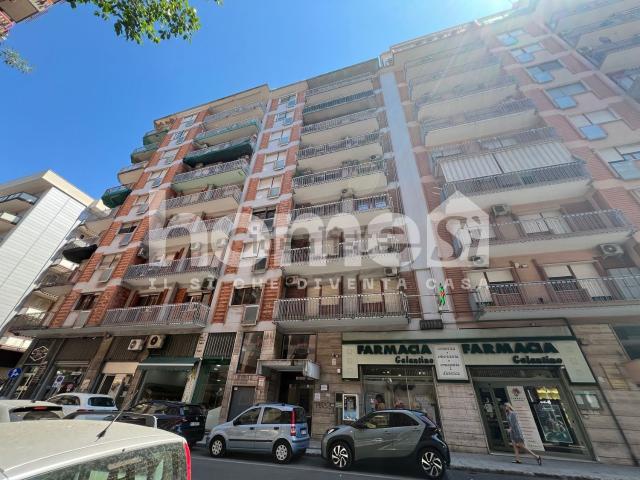 Appartamento in vendita di 101 m² in Via Medaglie d&apos Oro, 15