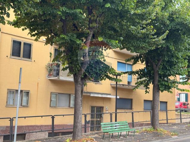 Appartamento in vendita di 101 m² in Via Raffaele Caporali, 27