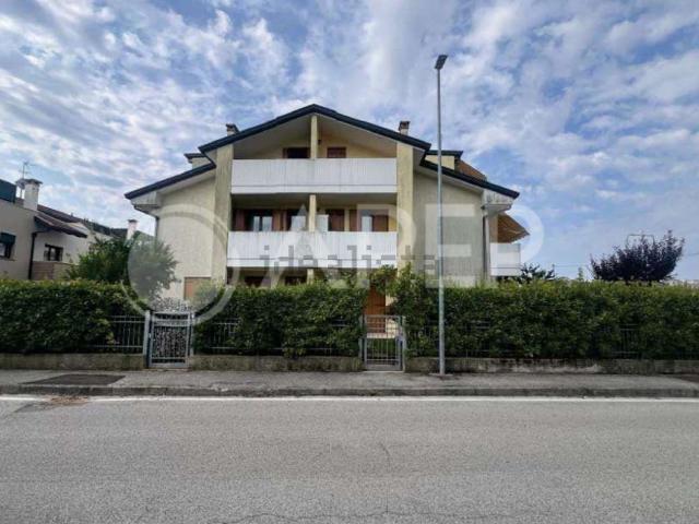 Appartamento in vendita di 101 m² in Via Tazzoli, 21